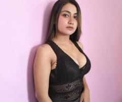 Call girls in Wave City Center Noida 9990233396 Escorts service